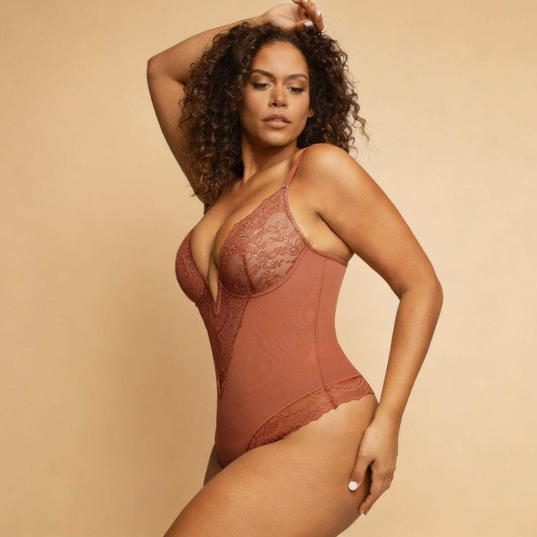 Body de encaje: detalle del realce natural en la copa — Essenza